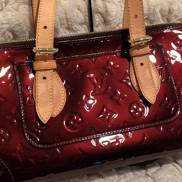 Louis Vuitton Rosewood Avenue Vernis shoulder bag in Stunning Amarante - Picture 2 of 16